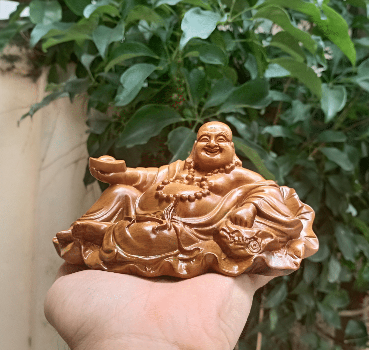 Tượng Phật Di Lặc Ngồi Lá Sen Gỗ Bách Xanh