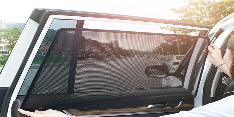 Có Nên Lắp Rèm Nam Châm Ô Tô Không ?