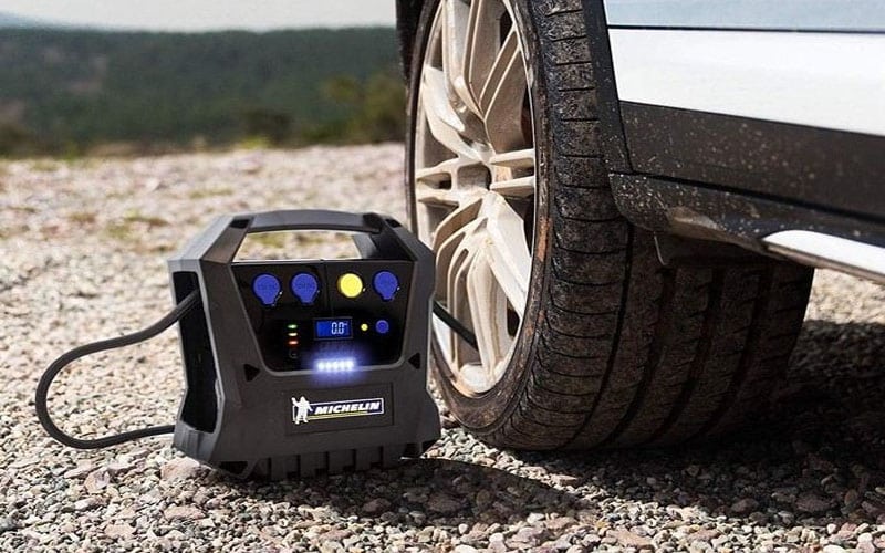 Nên Mua Bơm Lốp Ô Tô Loại Nào Cho Phù Hợp Cho Xe Gia Đình Từ 4-7 Chỗ ?